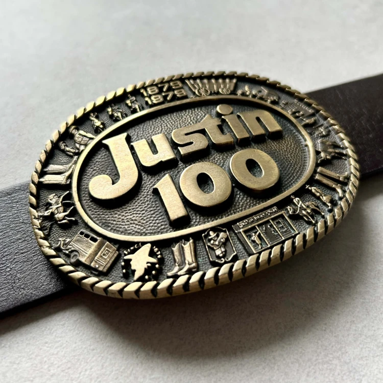 Justin '79 z paskiem  